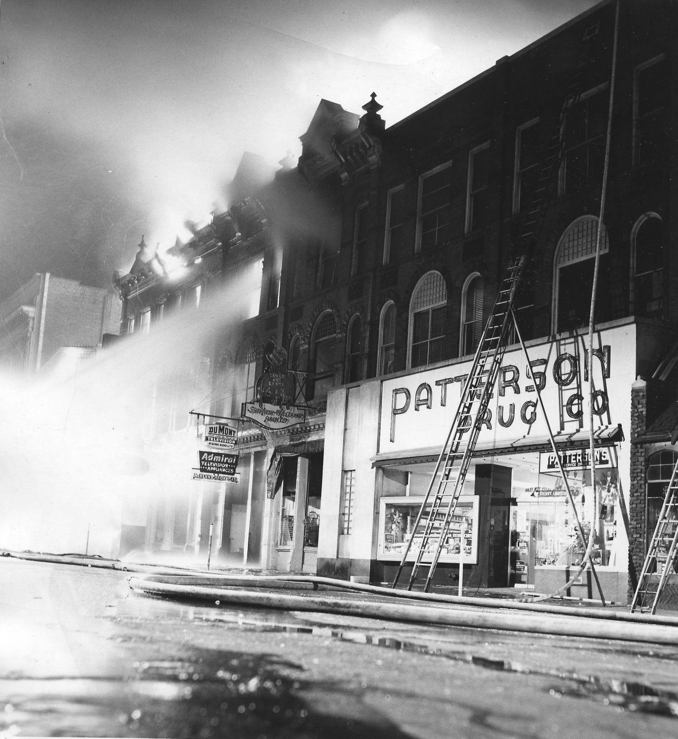 1954-12-05 1000 block Main Street fire.jpg